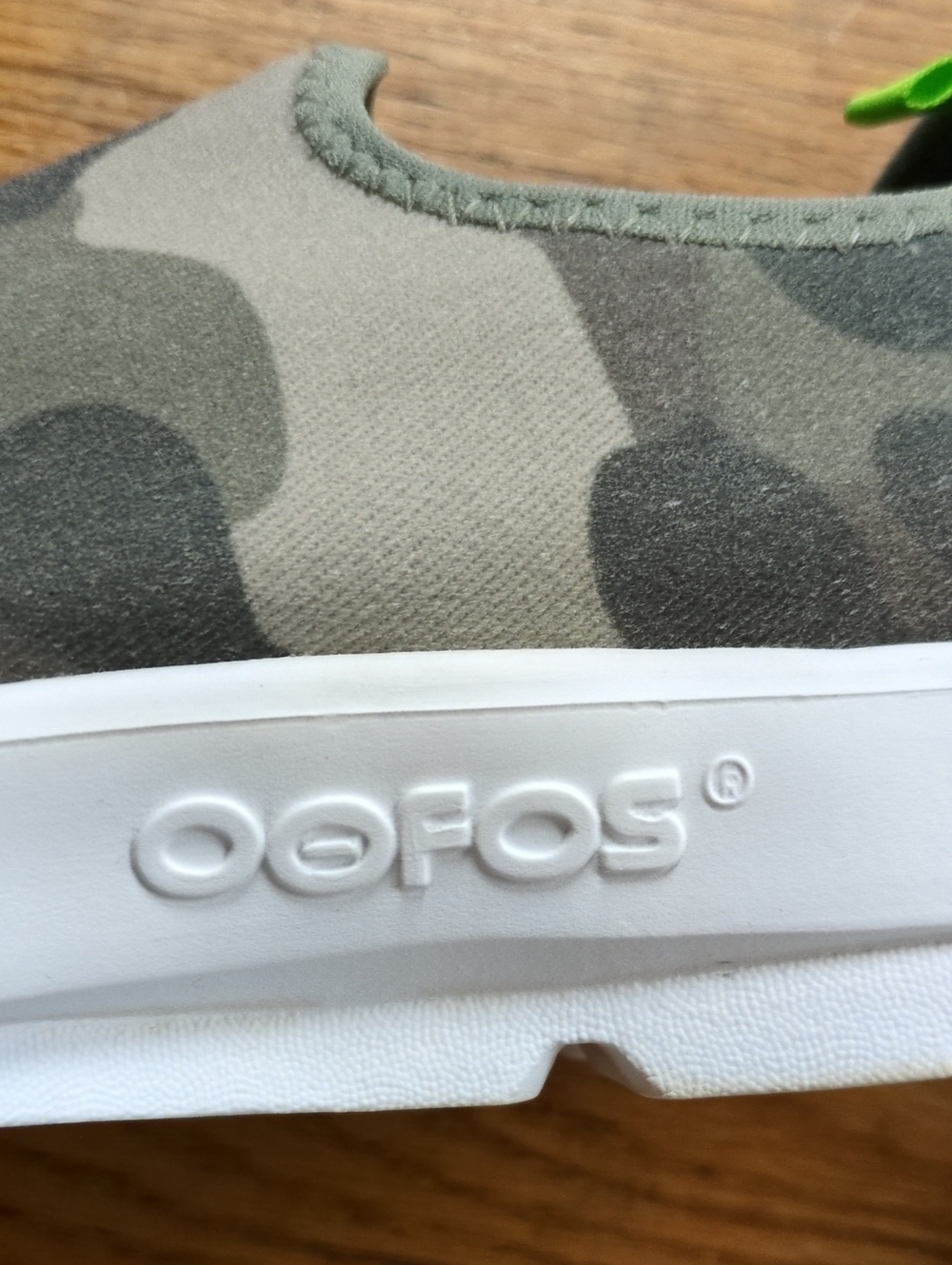 OOFOS OOmg EeZee Low Shoe Green Camo Womens Size 9 - Picture 8 of 11